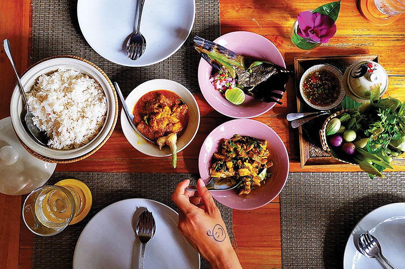 Traditional Samui cuisine is inspired by Malay and Hainanese recipes