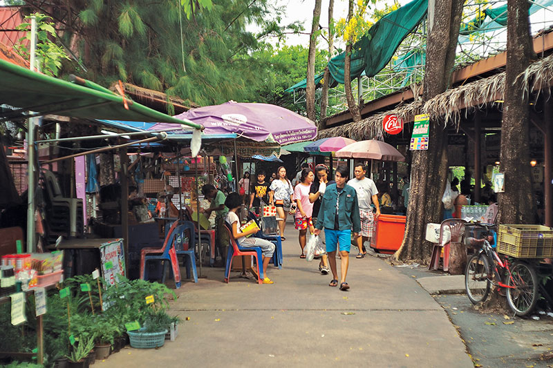 Bang Nam Phueng Floating Market