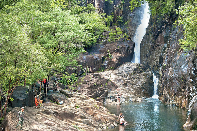 Khlong Phlu Watefall 