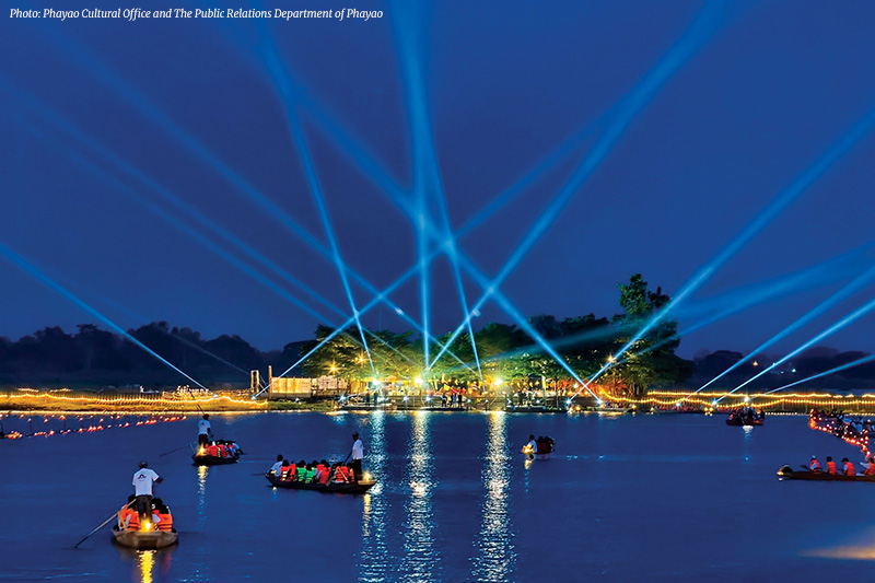 The Candlelight Procession on Water illuminates the lake and lights up the night skies in Phayao The Candlelight Procession on Water illuminates the lake and lights up the night skies in Phayao