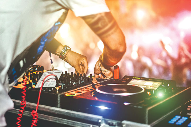 DJ beats, live music, and fire shows light up the island’s nights DJ beats, live music, and fire shows
light up the
island’s nights