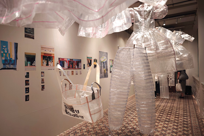 In-Residence Gallery on the third floor
of Baan Trok Tua Ngork showcases contemporary works
Baan Trok
Tua Ngork’s narrow but chic courtyard
Shophouses forming Chinatown’s cultural micro- community space, Baan Trok
Tua Ngork