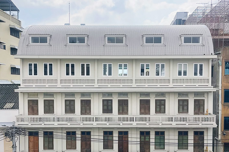 
Baan Trok
Tua Ngork’s narrow but chic courtyard