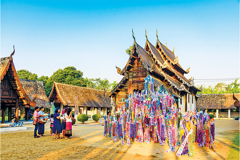 Colourful<br />
Tung banners adorn a temple, symbolising the spirit of Songkran