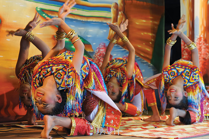 Performers in Phatthalung showcase the precision and<br />
grace of the centuries-old dance