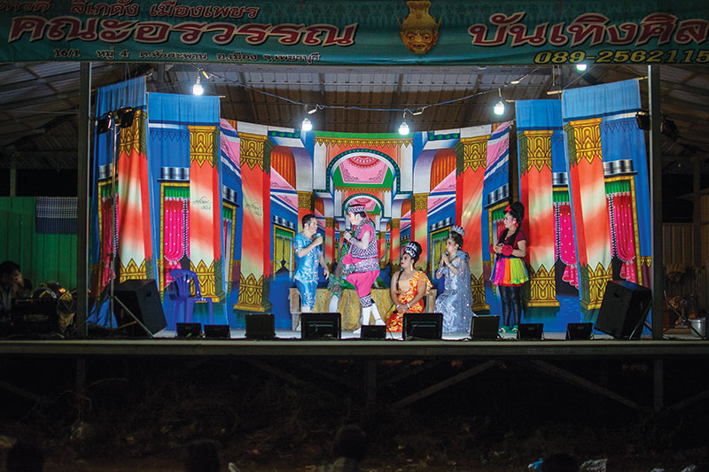 A Likay troupe transforms a temple fair stage into a world of folklore and music<br />
Performers embody a living tradition passed through generations<br />
Stories of love and virtue unfold through grand costume and expressiv